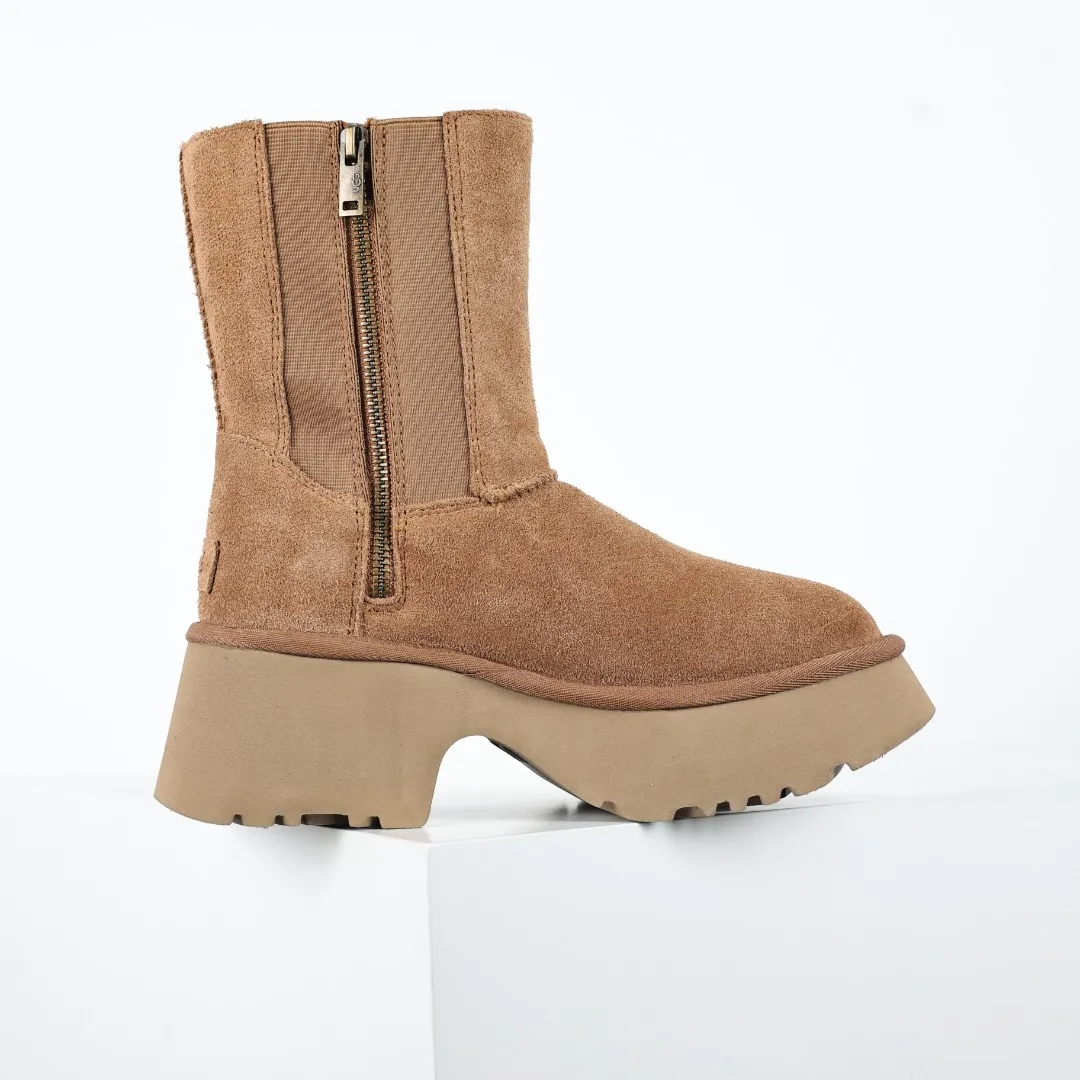 Pick up locally 💰700 Core recommended good price It is a very suitable choice for home furnishings. In the new year, uug launched a series of styles, which are partial to the preferences of young consumers and have also moved to the forefront of fashion trends. Shoe body material: water-repellent coated suede upper, 17 mm UGGPURE™ implantable wool insole, lightweight non-slip and comfortable rubber outsole, with brand LOGO and trademark, with full packaging Size: 35 36 37 38 39 40